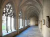 Abbaye d'Ambronay - Ancienne abbaye bénédictine (centre culturel de rencontre) : galerie du cloître gothique