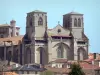 Abbaye de La Chaise-Dieu - Église abbatiale Saint-Robert et maisons du village de La Chaise-Dieu