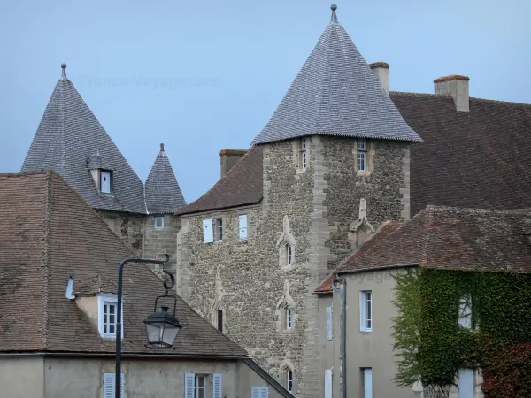 L'abbaye de Chantelle - Guide tourisme, vacances & week-end dans l'Allier