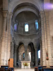 Abbaye de Chantelle - Abbaye bénédictine Saint-Vincent : intérieur de l'église romane Saint-Vincent : choeur