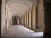 Abbaye de Cluny - Abbaye bénédictine : galerie du grand cloître