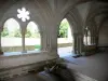 Abbaye de l'Épau - Ancienne abbaye cistercienne de la Piété-Dieu, à Yvré-l'Évêque : gisant de la reine Bérengère de Navarre dans la salle capitulaire