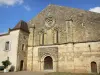 Abbaye de Flaran - Ancienne abbaye cistercienne Notre-Dame de Flaran (centre patrimonial départemental, centre culturel départemental), sur la commune de Valence-sur-Baïse : façade de l'église romane