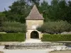 Abbaye de Flaran - Ancienne abbaye cistercienne Notre-Dame de Flaran (centre patrimonial départemental, centre culturel départemental), sur la commune de Valence-sur-Baïse : jardin et pigeonnier
