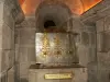 Abbaye de Fleury - Abbaye de Saint-Benoît-sur-Loire : crypte de la basilique romane (église abbatiale), châsse renfermant les reliques de Saint Benoît