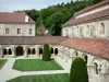 Abbaye de Fontenay - Jardin du cloître roman