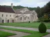 Abbaye de Fontenay - Chevet de l'église abbatiale et bâtiment des moines