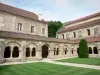 Abbaye de Fontenay - Jardin du cloître roman