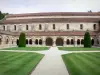 Abbaye de Fontenay - Jardin du cloître roman