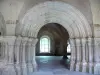 Abbaye de Fontenay - Entrée de la salle capitulaire