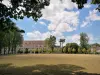 Abbaye de Royaumont - Vue sur l'abbaye royale depuis le parc