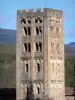 Abbaye Saint-Michel de Cuxa - Clocher roman percé de baies géminées, de style lombard