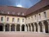 Abbazia di Cluny - Abbazia Benedettina: gli archi del chiostro grande, gli edifici conventuali