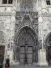 Abbeville - Gevel van de kerk van Saint-Vulfran van Gothic: centrale portal