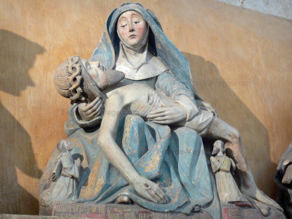 De abdij van Moissac - Abdij van Moissac: Abdij van Saint-Pierre de Moissac: Binnen in de kerk van St. Peter Pieta (Maagd van Barmhartigheid)
