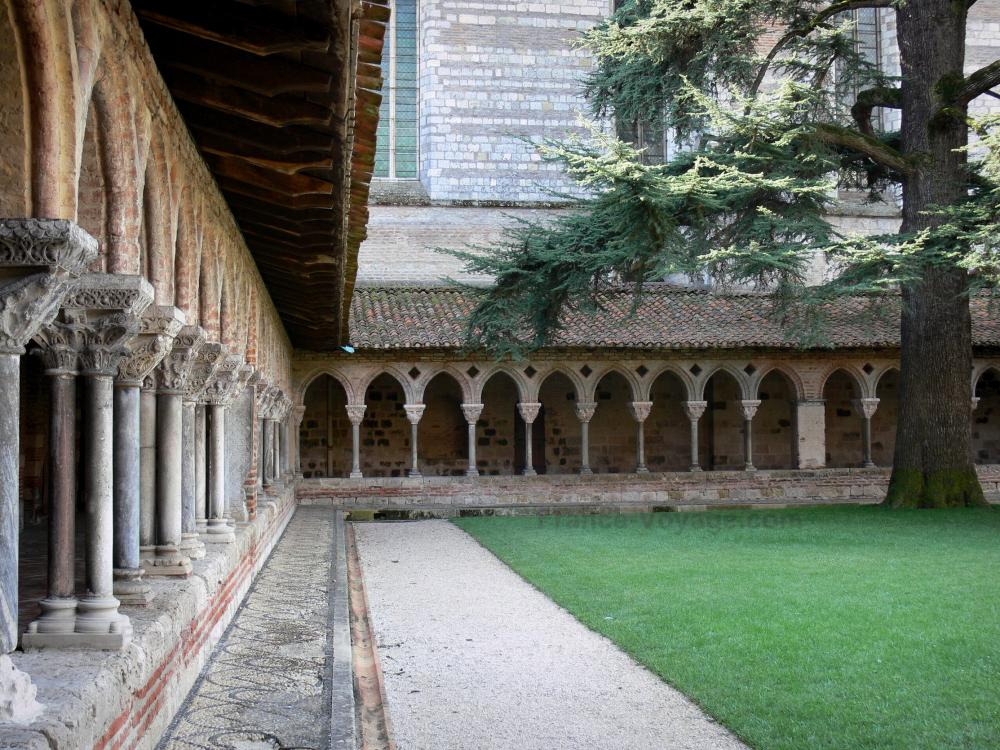 De abdij van Moissac - Abdij van Moissac: Abdij van Saint-Pierre de Moissac: Romaanse kloostergang en ceder
