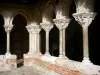 Abtei von Moissac - Abtei Saint-Pierre von Moissac: Säulen mit Kapitellplastiken des romanischen Kreuzgangs