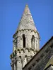 Abteikirche von Saint-Jouin-de-Marnes - Kirche im romanischen Poitou Stil: achteckiges Glockentürmchen