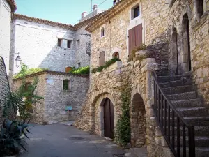 Aiguèze - Häuser aus Stein des mittelalterlichen Dorfes