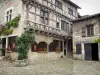 Guide of the Ain - Pérouges - Half-timbered facade of the inn