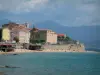 Ajácio - Mar Mediterrâneo com cidadela e cidade velha, colinas ao fundo