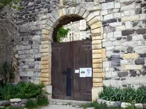 Alba-la-Romaine - Entrance gate of the Alba castle 