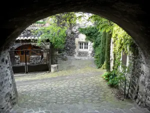Alba-la-Romaine - Porch of the medieval town