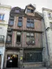 Alençon - Façade d'une maison ancienne à pans de bois