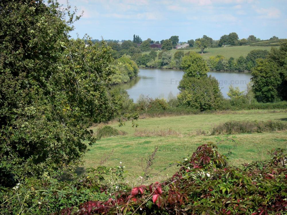 Guide de l'Allier - Bocage bourbonnais - Prairies, plan d'eau et arbres