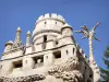 Guida dell'Alvernia-Rodano-Alpi - Palazzo Ideale del postino Cheval  - Torre e sculture