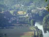 Ambialet - Vista del meandro del Tarn (fiume), la penisola, la chiesa del villaggio e la foresta, nella valle del Tarn