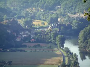 Ambialet - Blick auf die Schleife des Tarn (Fluss), die Halbinsel, das Dorf, die Kirche und den Wald, im Tal  Tarn