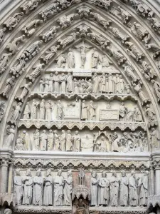 Amiens - Notre-Dame kathedraal (Gotische): timpaan van zuidelijke portaal