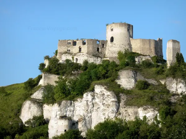 Les Andelys - Château-Gaillard : vestiges de la forteresse médiévale perchés sur une falaise de calcaire