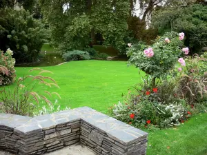 Angers - Jardín Botánico (plantas, flores, césped, estanques, árboles)