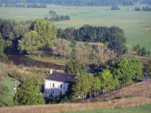 Angevin Corniche - Da cornija, vista do Vale do Loire (casa, rio, árvores e campos)
