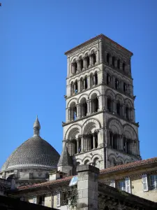 Angoulême - Torre (campanile, torre do sino) e cúpula da Catedral de São Pedro