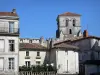 Angoulême - Clocher de l'église Saint-André et maisons de la ville haute