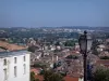 Angoulême - Lampadaire en premier plan avec vue sur les toits de la ville basse