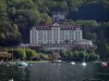 Annecy lake - Menthon luxury hotel, forest, lake and boats