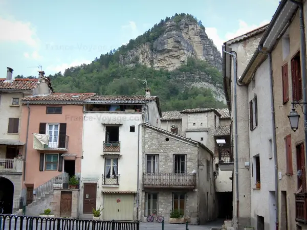 Annot - Guide tourisme, vacances & week-end dans les Alpes-de-Haute-Provence