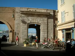 Antibes - Porche y un café al aire libre