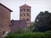 Anzyルデュック - ノートルダム・ド・ラ・ロンパネオ教会、村の家々、木々の八角形の鐘楼Brionnaisで