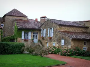 Anzy-le-Duc - Stone houses decorated with flowers; in Brionnais