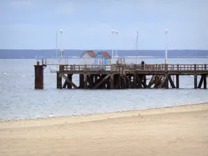 Arcachon - Plage de sable, jetée d'Eyrac et bassin d'Arcachon