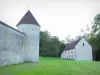 Arcy-sur-Cure - Tower and rampart of the Chastenay manor