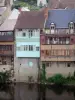 Argenton-sur-Creuse - Maisons au bord de la rivière Creuse ; dans la vallée de la Creuse