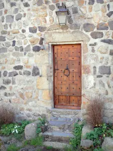 Arlempdes - Haustür eines Steinhauses