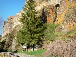 Arlempdes - Pfad am Fuße der mittelalterlichen Burg