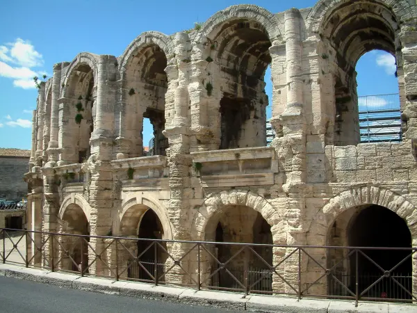 Arles - Guida turismo, vacanze e weekend nelle Bocche del Rodano